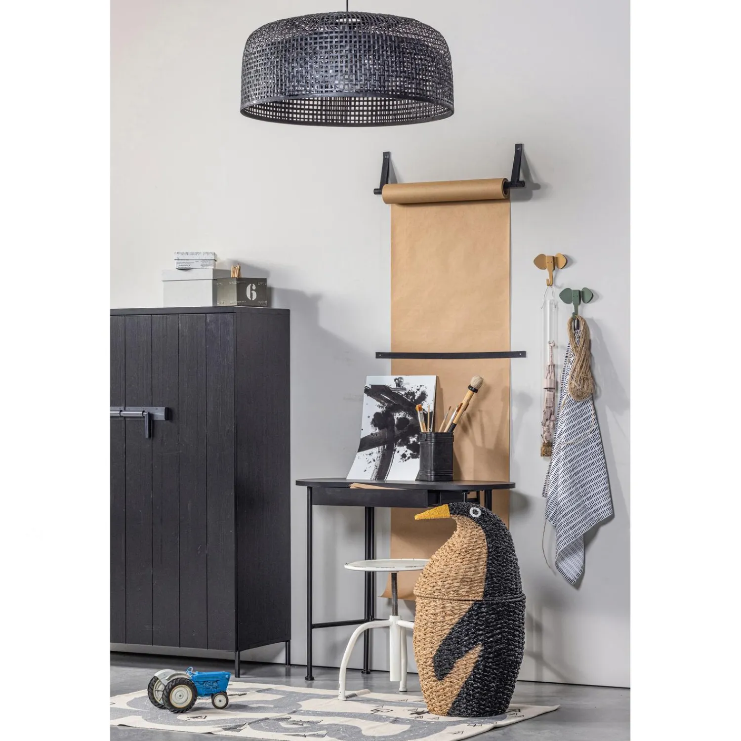 Sale WOOOD Bruut 2-deurs kast grenen geborsteld diepzwart