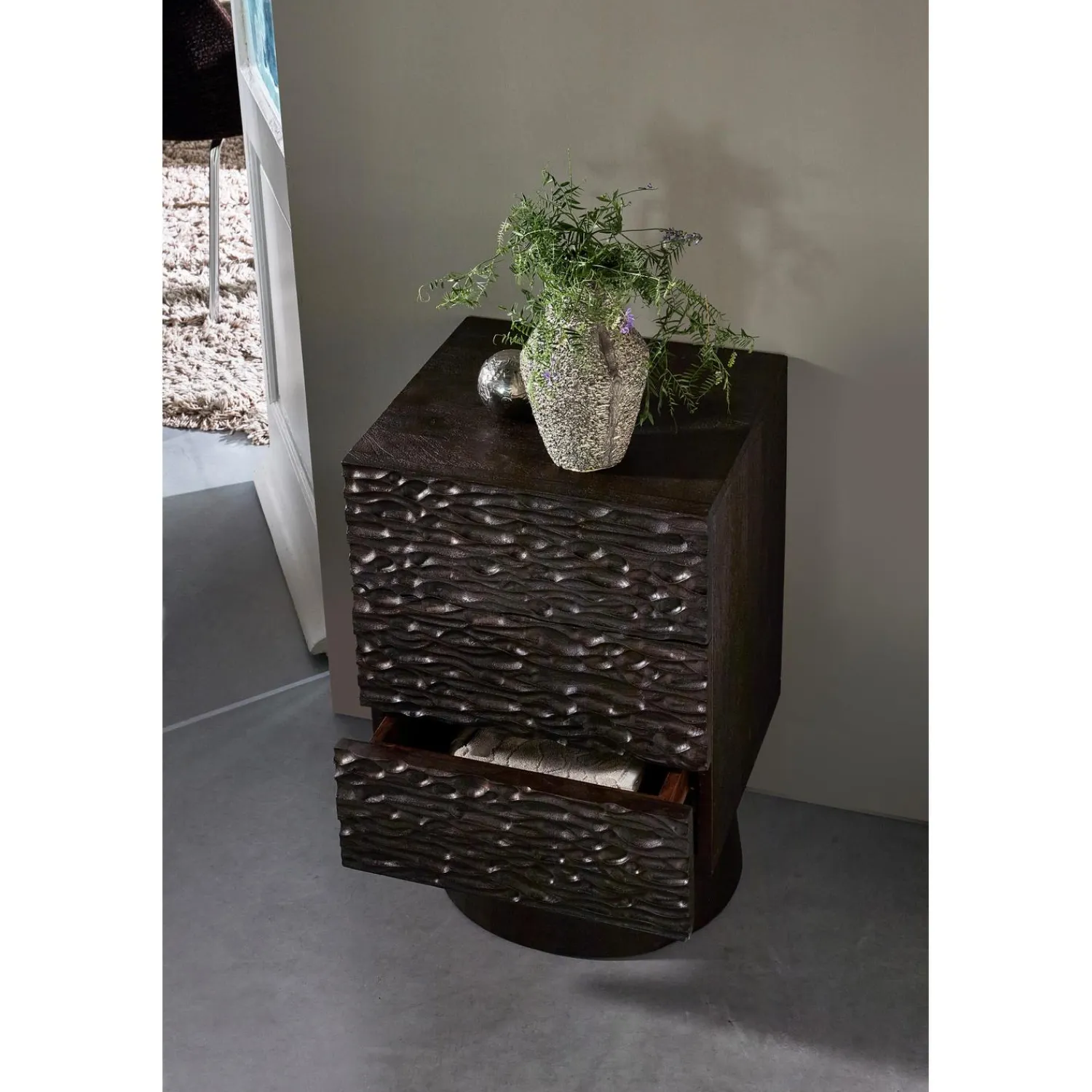 Sale WOOOD Crumble Carved nachtkastje met lades mango hout walnoot