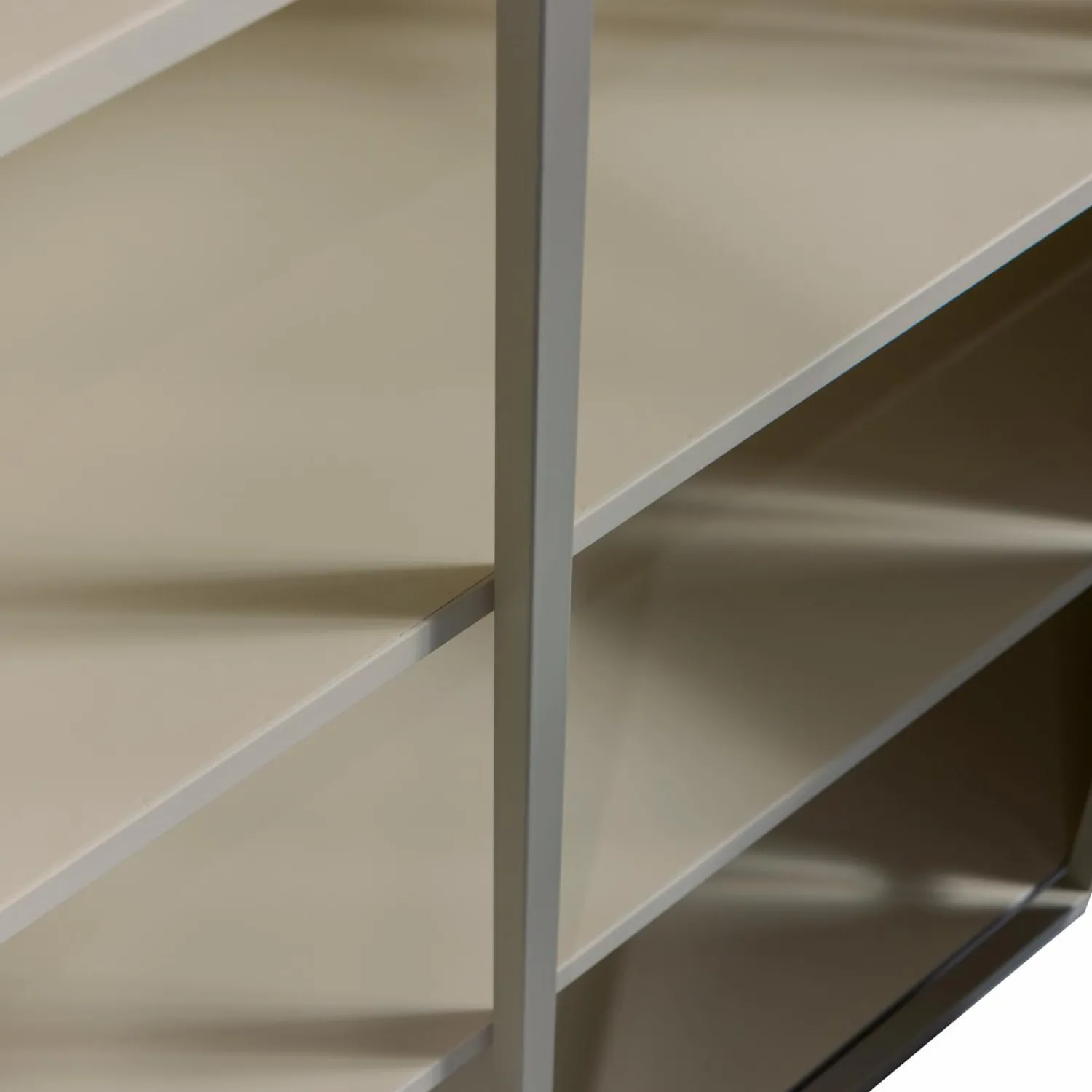 Online WOOOD Exhibit XL 3-deurs vitrinekast metaal Zand