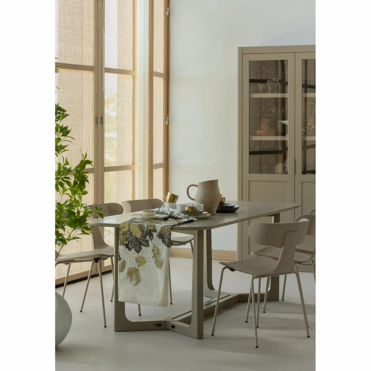 Outlet WOOOD Form houten stoel met metalen poot Zand