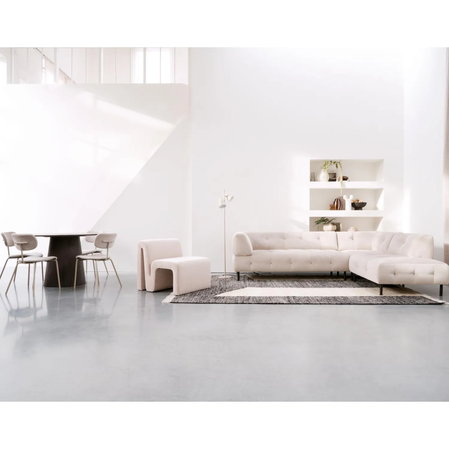 New WOOOD Maan eettafel rond mdf ø120 cm Donkerbruin