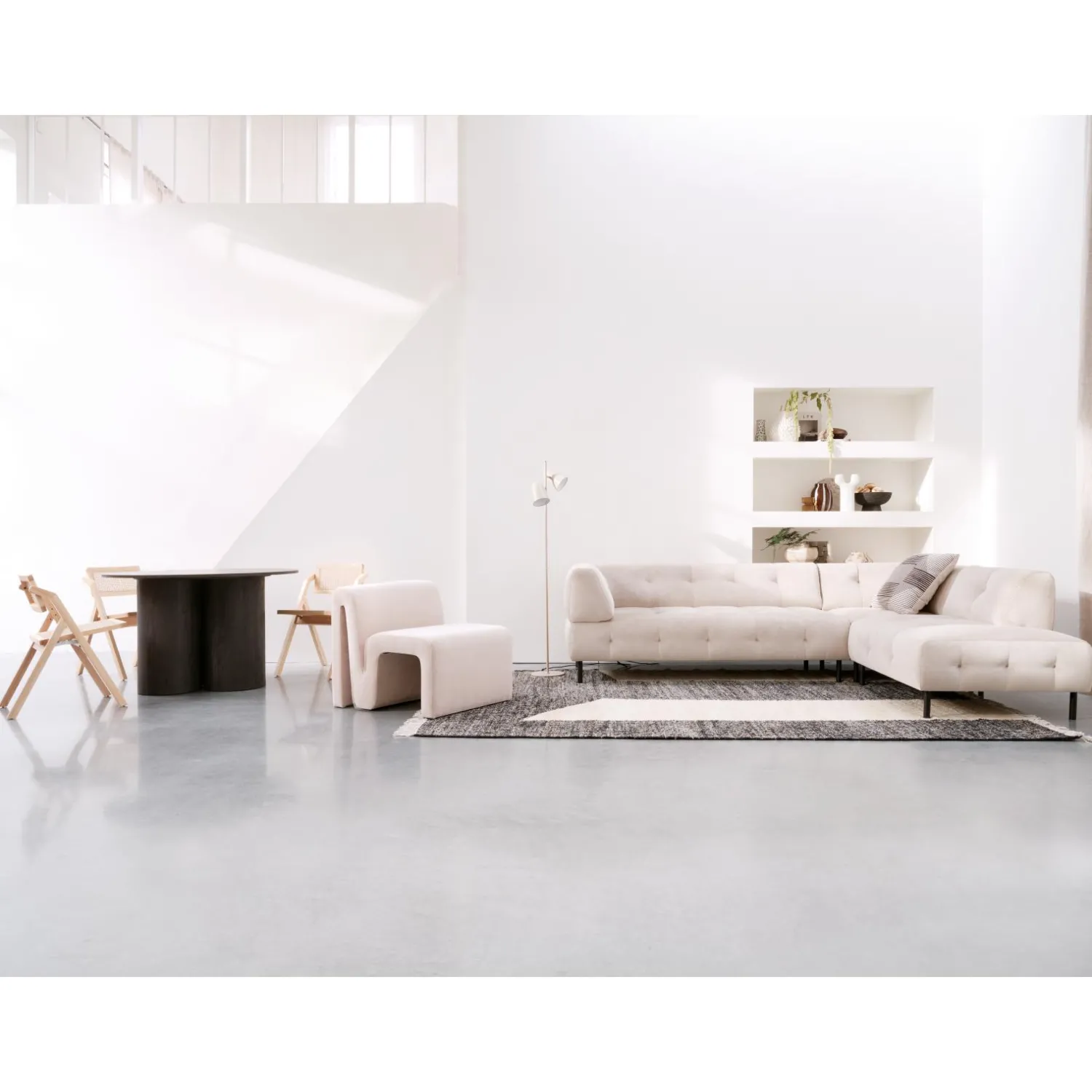 New WOOOD Maan eettafel rond mdf ø120 cm Donkerbruin