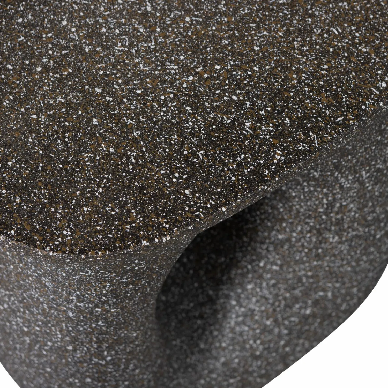 Best WOOOD Moson bijzettafel met spikkels Zwart