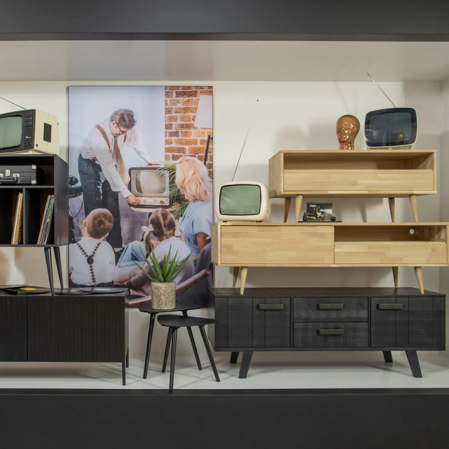 Discount WOOOD Tygo tv meubel 150 cm eiken met retro poten