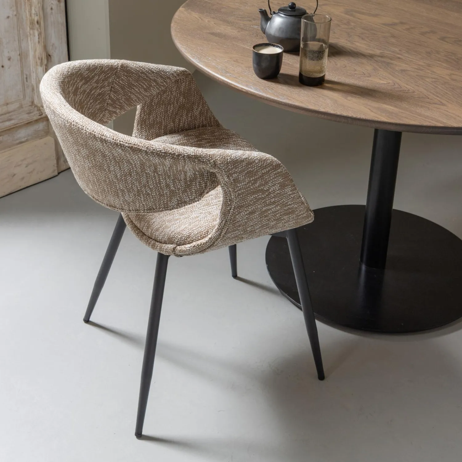 New WOOOD Yossi eetkamerstoel met metalen poot zwart Zand